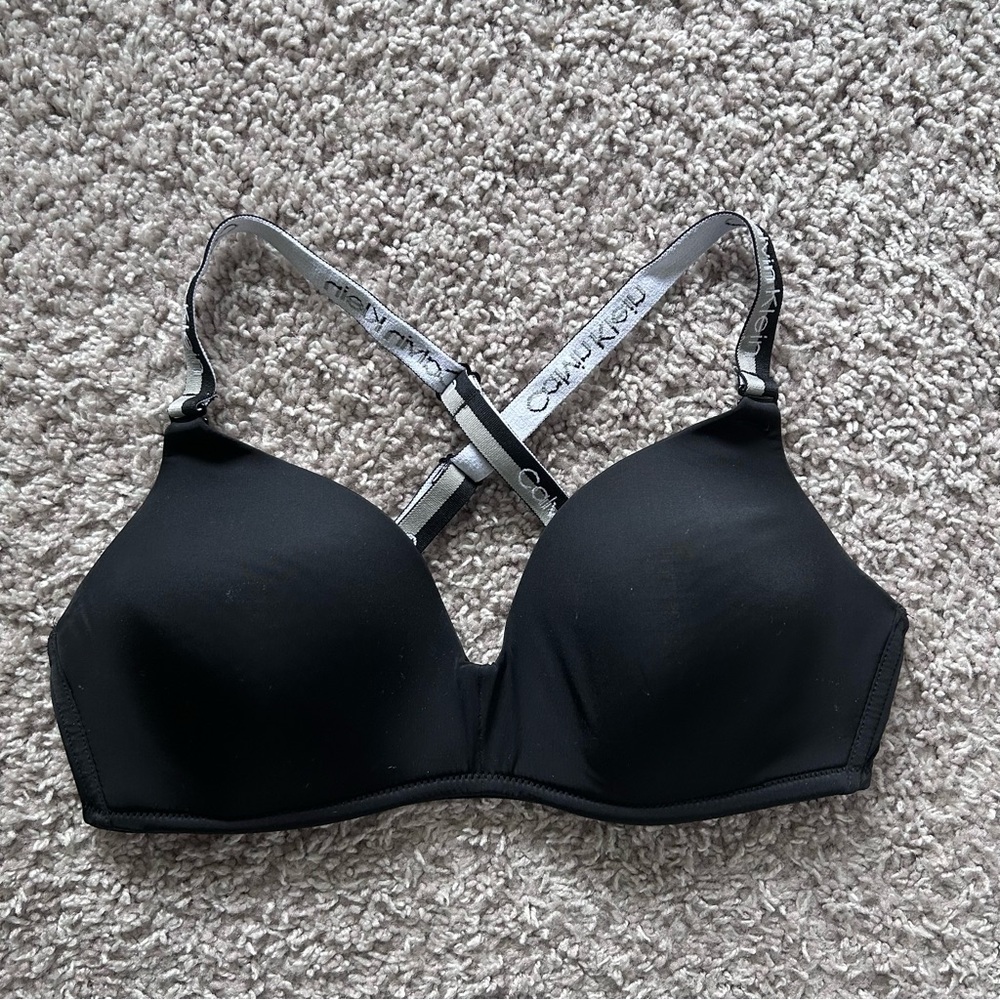 Calvin Klein Lightly Lined Wireless Demi Convertible Bra  in Black Small
